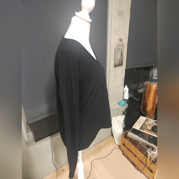 NEW Project Social T Light Weight Ling Sleeve Black V Neck Shirt Small - Picture 4 of 4